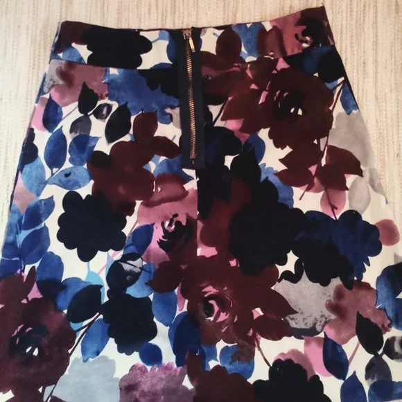EXPRESS ~ FLORAL SKIRT ~ SIZE 6 - Picture 3 of 3